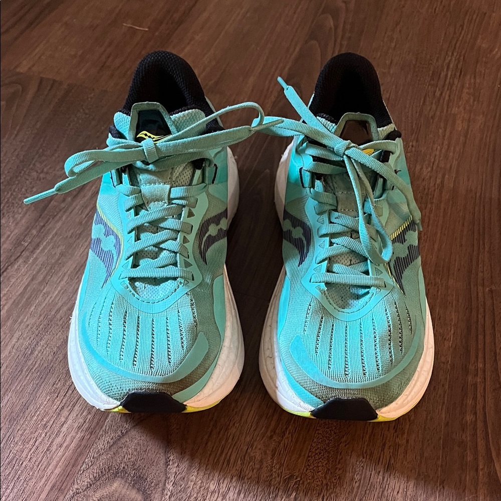 Saucony Tempus Women's running sneakers. Size 8.5